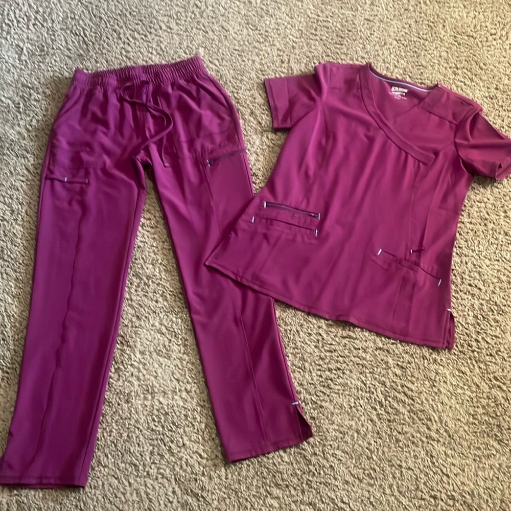Ladies Scrubstar Premium Performance wine scrubwear. Style # SSL09841T Sz XS